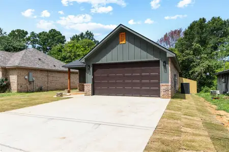 New construction Single-Family house 2514 N Glass Ave, Tyler, TX 75702 - image