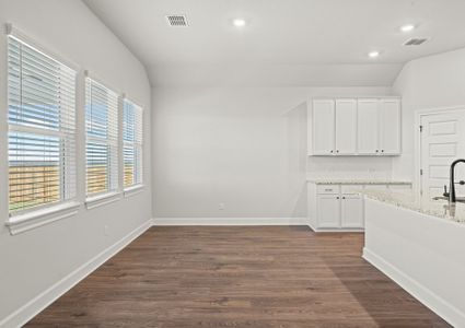 New construction Single-Family house 101 W Luna Blue Ln, Jarrell, TX 76537 plan Mauricio - image 6