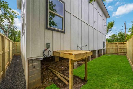 New construction Single-Family house 3806 Sayers St, Houston, TX 77026 - image