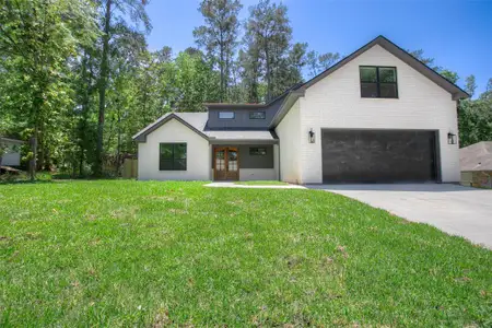 New construction Single-Family house 1973 Greentree Dr, Huntsville, TX 77340 null- photo 0
