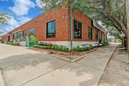 Situated in close proximity with Houston's largest employment centers: Downtown & The Medical Center, North Bryan Park is located along the border of EaDo & The Greater East End, an area rich in history with a incredible art scene, thriving businesses & some of the best eateries/ bars in town including those along Navigation Blvd that turns into a Farmers Market.The Discovery Green Park, Minute Maid Park, The Toyota Center & BBVA Compass stadium are all just moments away. Access the North Bryan Park communi