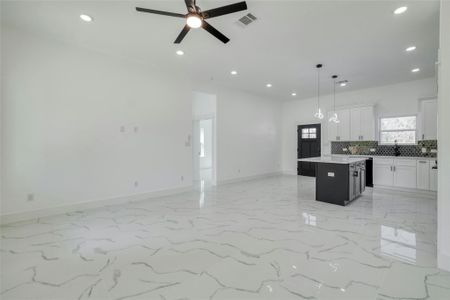 New construction Single-Family house 121 Diamond Head Dr, Bastrop, TX 78602 null- photo 11 11