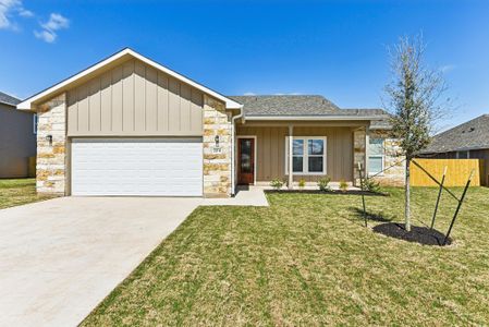 New construction Single-Family house 104 Callie St, Smithville, TX 78957 null- photo 0