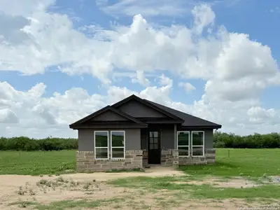 New construction Single-Family house 129 Camino Verde Ct, La Vernia, TX 78121 - image