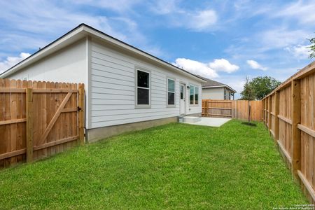 New construction Single-Family house 1928 Split Rock Rd, New Braunfels, TX 78130 plan Garden View - image