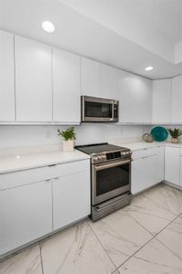 New construction Condo house 125 Island Wy, Unit 502, Clearwater Beach, FL 33767 null- photo 10 10