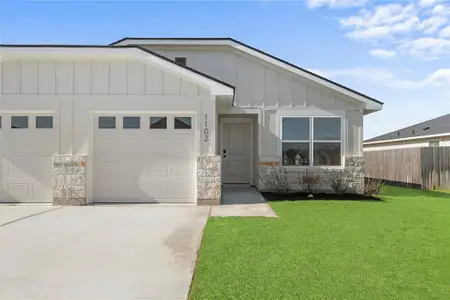 New construction Townhouse house 1102 College Ave, Troy, TX 76579 - image