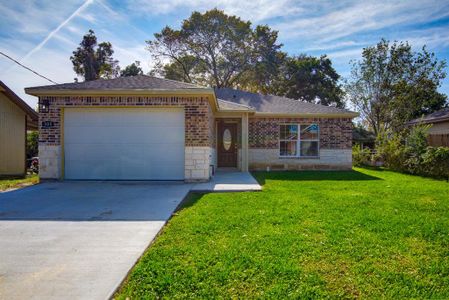 New construction Single-Family house 305 E Humble Street, Baytown, TX 77520 - photo 0