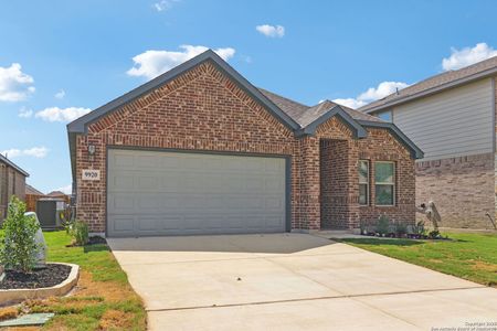 New construction Single-Family house 9921 Paladin Rdg, San Antonio, TX 78254 plan The Reynolds (890) - image