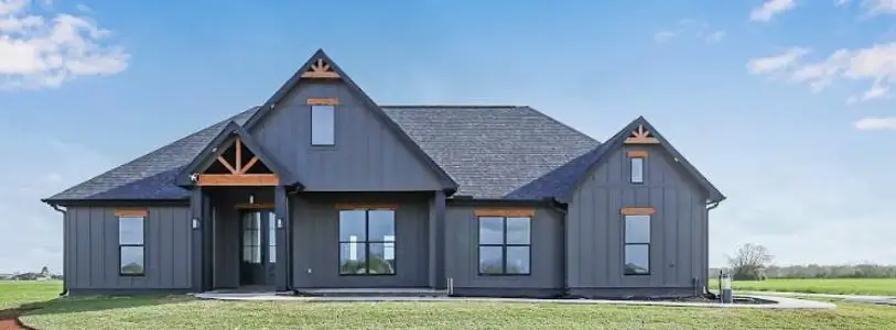 New construction Single-Family house 643 Chuckwagon Trl, Angleton, TX 77515 - image