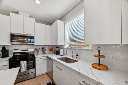 New construction Single-Family house 8668 Easthaven Blvd, Houston, TX 77075 - image 10