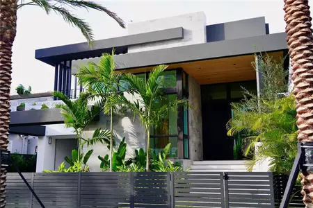 New construction Single-Family house 1041 N Venetian Dr, Miami, FL 33139 - image