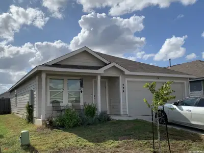 New construction Single-Family house 724 Opossum Trl, New Braunfels, TX 78132 - image