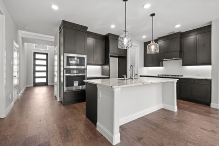 East Village - Classic Series by Landon Homes in Frisco - image 14