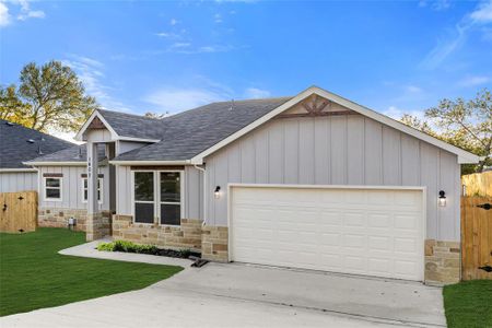 New construction Single-Family house 1407 N Rusk St, Weatherford, TX 76086 null- photo 0