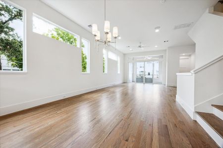 New construction Single-Family house 310 Fowler St, Houston, TX 77007 - image 18