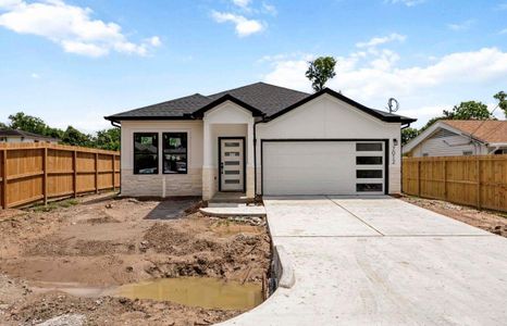 New construction Single-Family house 7012 Duan St, Houston, TX 77022 - image