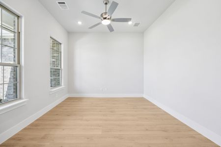 New construction Single-Family house 120 Rancher Trl, Waxahachie, TX 75165 plan Belmont - image 19