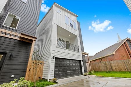 New construction Single-Family house 812 Elkhart St, Unit D, Houston, TX 77091 - image