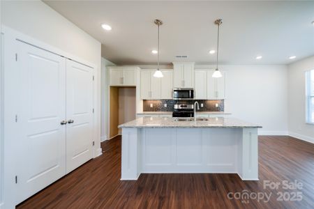 New construction Single-Family house 6719 Kinghurst Dr, Unit KH24, Charlotte, NC 28216 null- photo 10 10