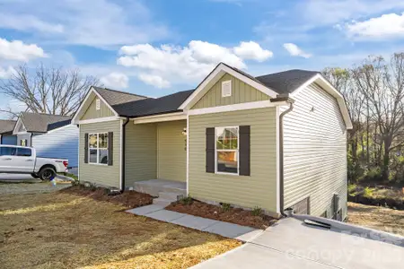 New construction Single-Family house 410 S Hill St, Gastonia, NC 28052 - image