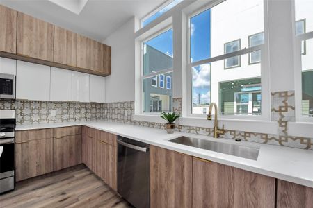 New construction Single-Family house 1805 Emir St, Unit E, Houston, TX 77009 - image 4