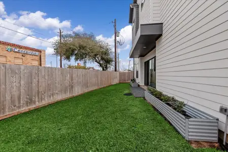New construction Single-Family house 5203 Texas St, Houston, TX 77011 - image