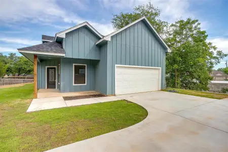 New construction Single-Family house 3815 Silver Creek Ct, Granbury, TX 76048 - image