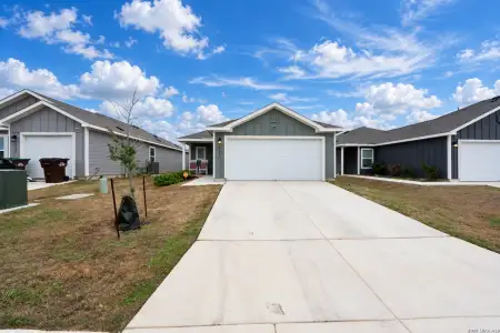 New construction Single-Family house 5611 Coopers Xing, San Antonio, TX 78222 - image