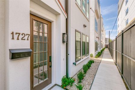 New construction Townhouse house 1727 Novela Way, Dallas, TX 75215 - photo 0