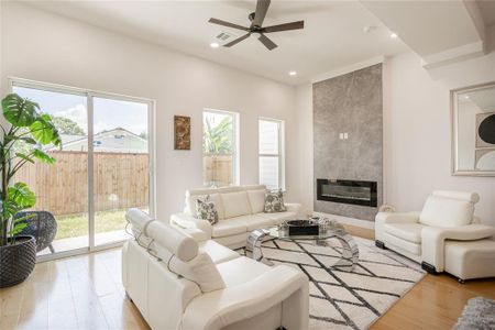 New construction Single-Family house 1812 Lula St, Houston, TX 77009 - photo 8 8