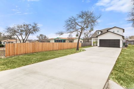 New construction Single-Family house 4230 Waterwood Pass Dr, Elmendorf, TX 78112 - image