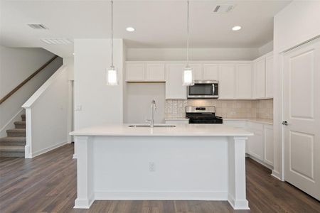 New construction Condo/Apt house 517B Burlington Dr, Buda, TX 78610 - photo 8 8