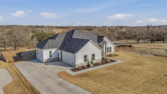 New construction Single-Family house 9012 Valley Oak Ct, Springtown, TX 76082 - image 17