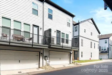 New construction Townhouse house 6027 Towering Oaks Dr, Charlotte, NC 28205 - image