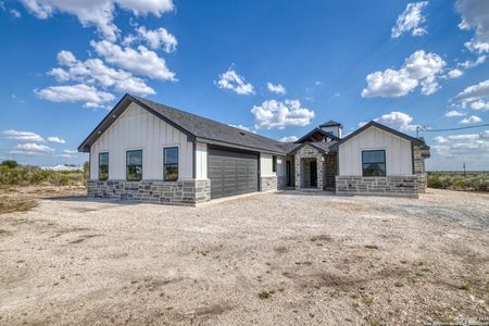 New construction Single-Family house 58 Greystone Hills Cir, Uvalde, TX 78801 - image
