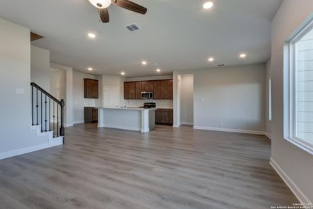 New construction Single-Family house 122 Beveridge, Seguin, TX 78155 Gage Homeplan- photo 8 8