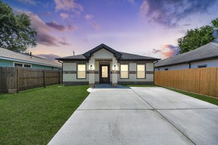 New construction Single-Family house 516 Bolster St, Baytown, TX 77520 - image