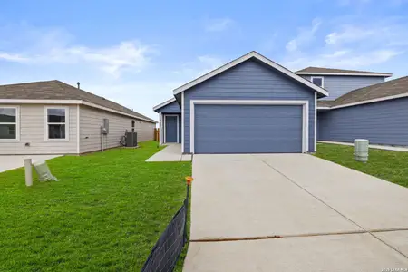 New construction Single-Family house 12711 Kathleen St, St. Hedwig, TX 78152 - image