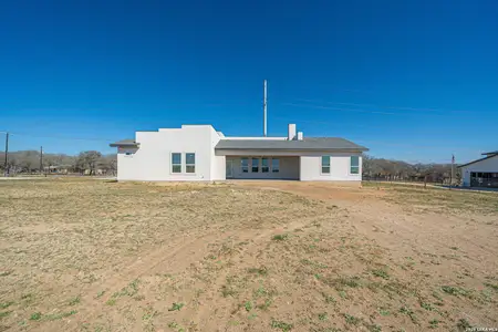 New construction Single-Family house 999 County Rd 319, La Vernia, TX 78121 - image