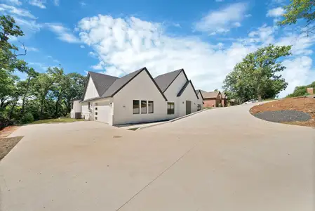 New construction Single-Family house 1405 Apache Ct, Joshua, TX 76058 - image
