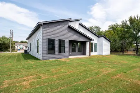 New construction Single-Family house 5706 Belaire Cir, Granbury, TX 76048 - image