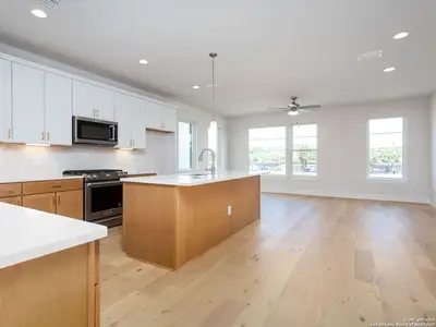 New construction Single-Family house 558 McMonigal Pl, San Antonio, TX 78210 plan Espada - image 14