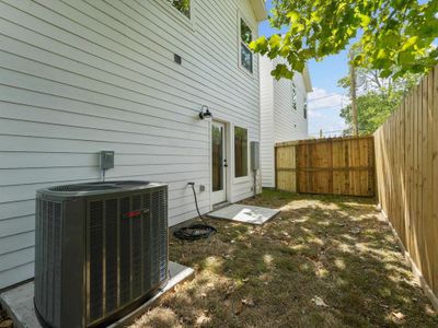 New construction Single-Family house 2131 Carr Street, Houston, TX 77026 - photo 23 23