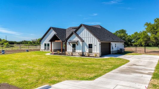 New construction Single-Family house 2001 Collin St, Weatherford, TX 76085 - image