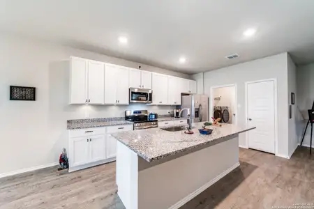 New construction Single-Family house 250 Landing Ln, New Braunfels, TX 78130 plan RC Fenway - image 15