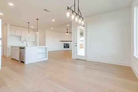 New construction Single-Family house 1605 Sequoia Wy, Burleson, TX 76028 plan Kyler - image 15