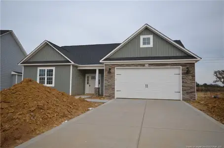 New construction Single-Family house 1716 Man-O-War Dr, Hope Mills, NC 28348 - image