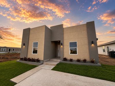 New construction Single-Family house 5061 Luna Grande Lp, Laredo, TX 78046 - image