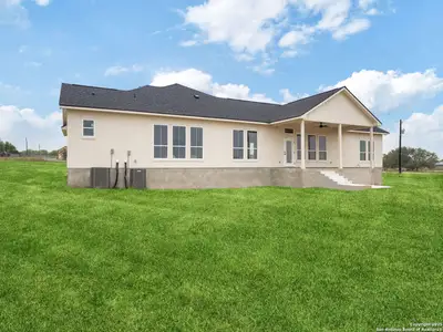 New construction Single-Family house 197 Lake View Cir, La Vernia, TX 78121 - image